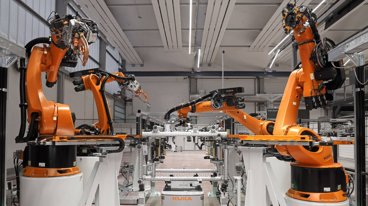 Мир промышленных роботов. Робот kuka Robotics. Кука Роботикс манипулятор. Промышленный робот манипулятор kuka. Тестирование автомобильных сидений kuka.