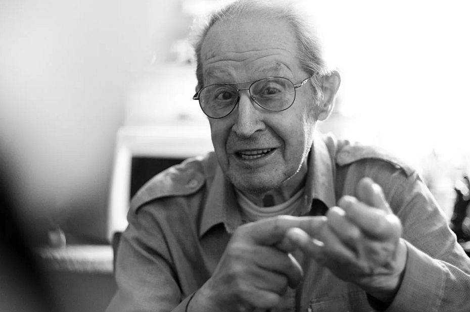 Юрий Авербах удивительно интересная и многогранная личность По сути не будучи профессиональным шахматистом, он оставил более чем заметный след в шахматах