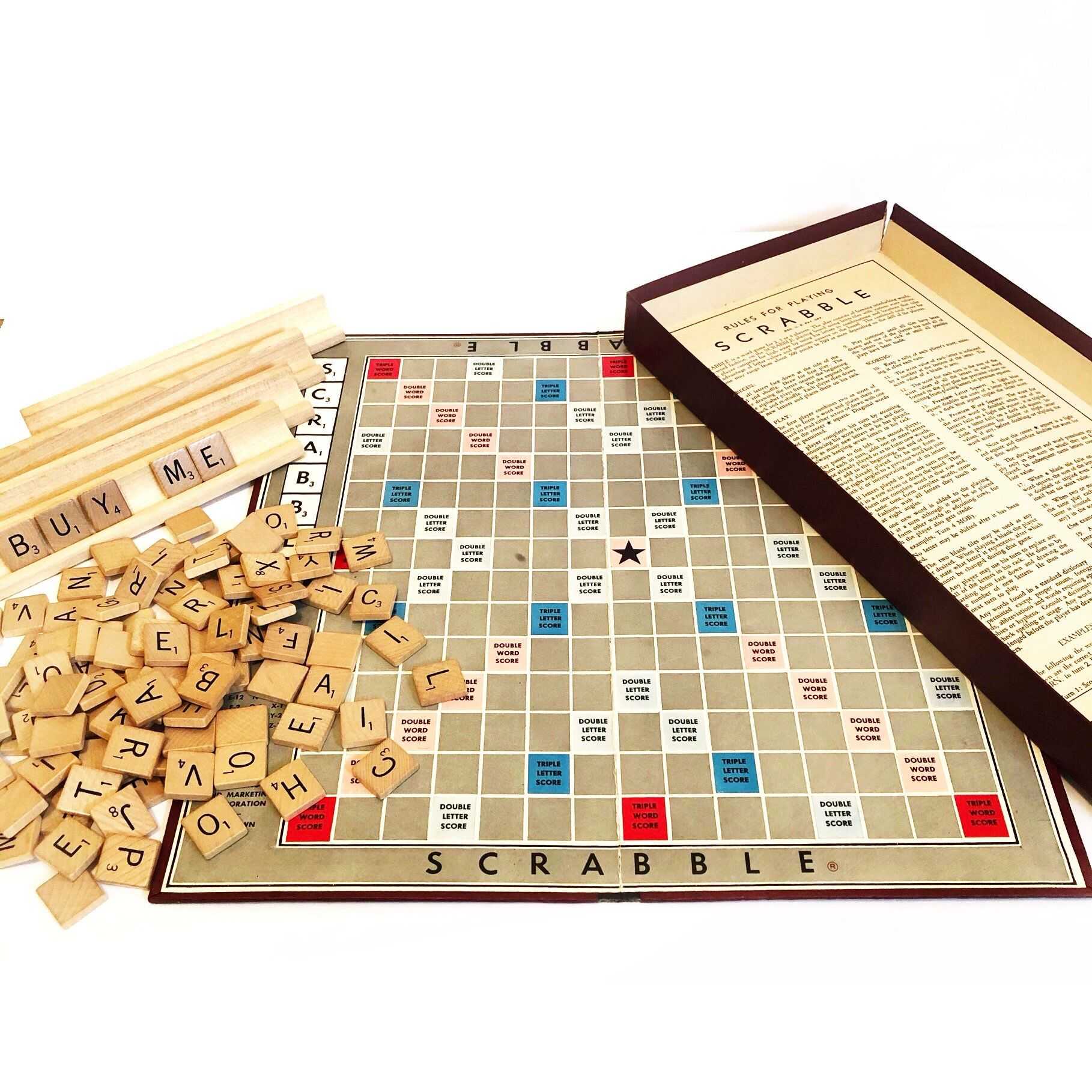 Scrabble board. Scrabble настольная игра. Настольная игра Скрабл Старая. День настольной игры Скрэббл 13 апреля. Скрабл настольная игра с магнитами фишками.