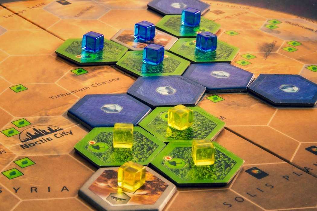 Виде настольной. Terraforming Mars игра. Интересные настольные игры. Необычные настольные игры. Настольная игра шестиугольники.